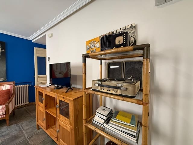 Appartement de 3 chambres à louer à Embajadores, Madrid ville - 2 400 € (Ref: 9921897)