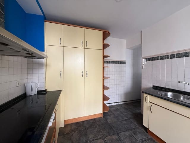 Appartement de 3 chambres à louer à Embajadores, Madrid ville - 2 400 € (Ref: 9921897)
