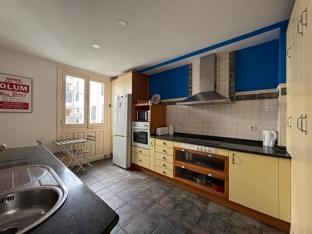 Appartement de 3 chambres à louer à Embajadores, Madrid ville - 2 400 € (Ref: 9921897)