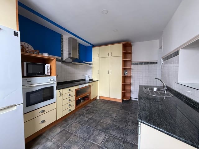 Appartement de 3 chambres à louer à Embajadores, Madrid ville - 2 400 € (Ref: 9921897)