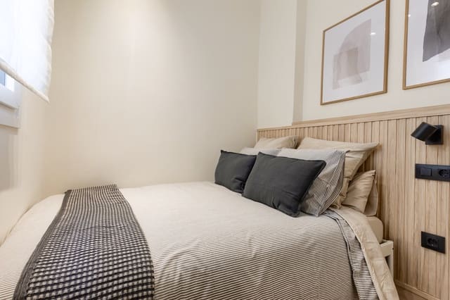 Appartement de 2 chambres à louer à Palos de Moguer, Madrid ville - 1 525 € (Ref: 9921900)