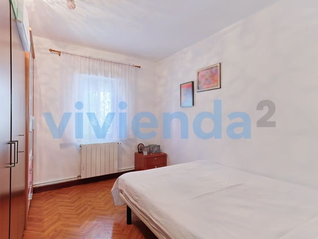2 bedroom Flat for sale in Media Legua, Madrid city - € 240,000 (Ref: 9939548)