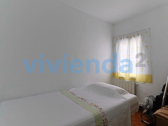 2 bedroom Flat for sale in Media Legua, Madrid city - € 240,000 (Ref: 9939548)