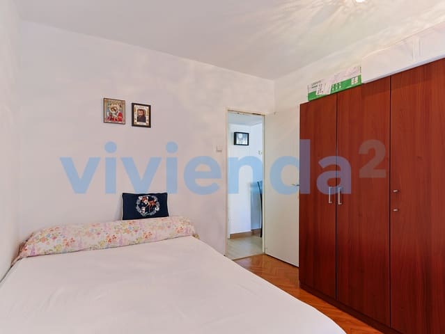 2 bedroom Flat for sale in Media Legua, Madrid city - € 240,000 (Ref: 9939548)