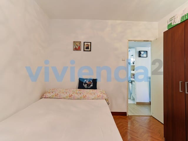 2 bedroom Flat for sale in Media Legua, Madrid city - € 240,000 (Ref: 9939548)