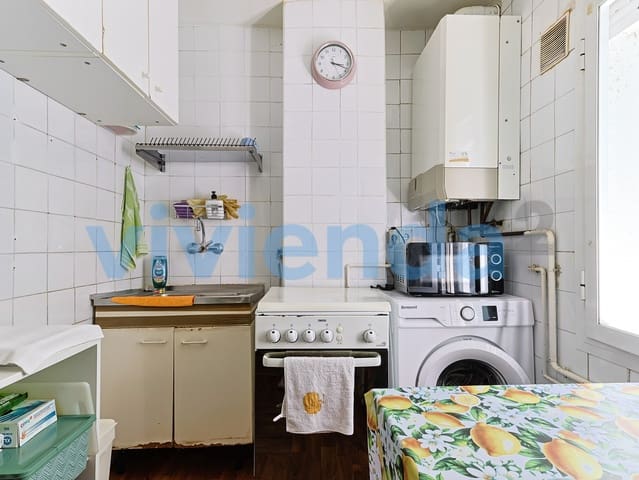 2 bedroom Flat for sale in Media Legua, Madrid city - € 240,000 (Ref: 9939548)