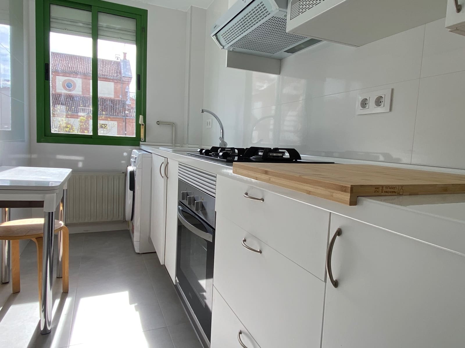 2 quarto Apartamento para arrendar em Madrid cidade com garagem - 1 300 € (Ref: 9945335)