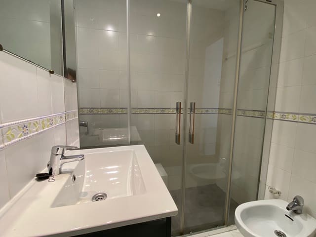 2 quarto Apartamento para arrendar em Valdeacederas, Madrid cidade com garagem - 1 300 € (Ref: 9945335)