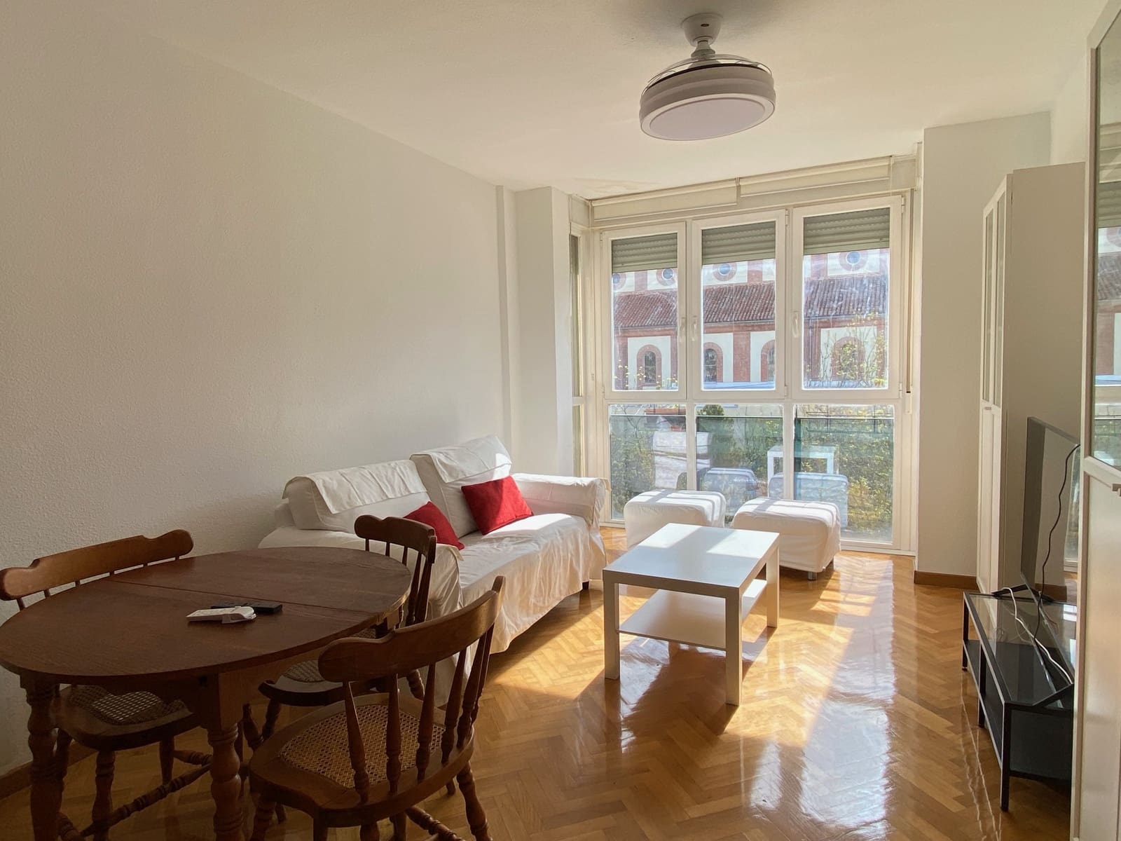 2 quarto Apartamento para arrendar em Madrid cidade com garagem - 1 300 € (Ref: 9945335)