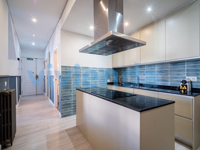 3 sovrum Lägenhet att hyra i Cortes, Madrid stad - 3 300 € (Ref: 9947409)