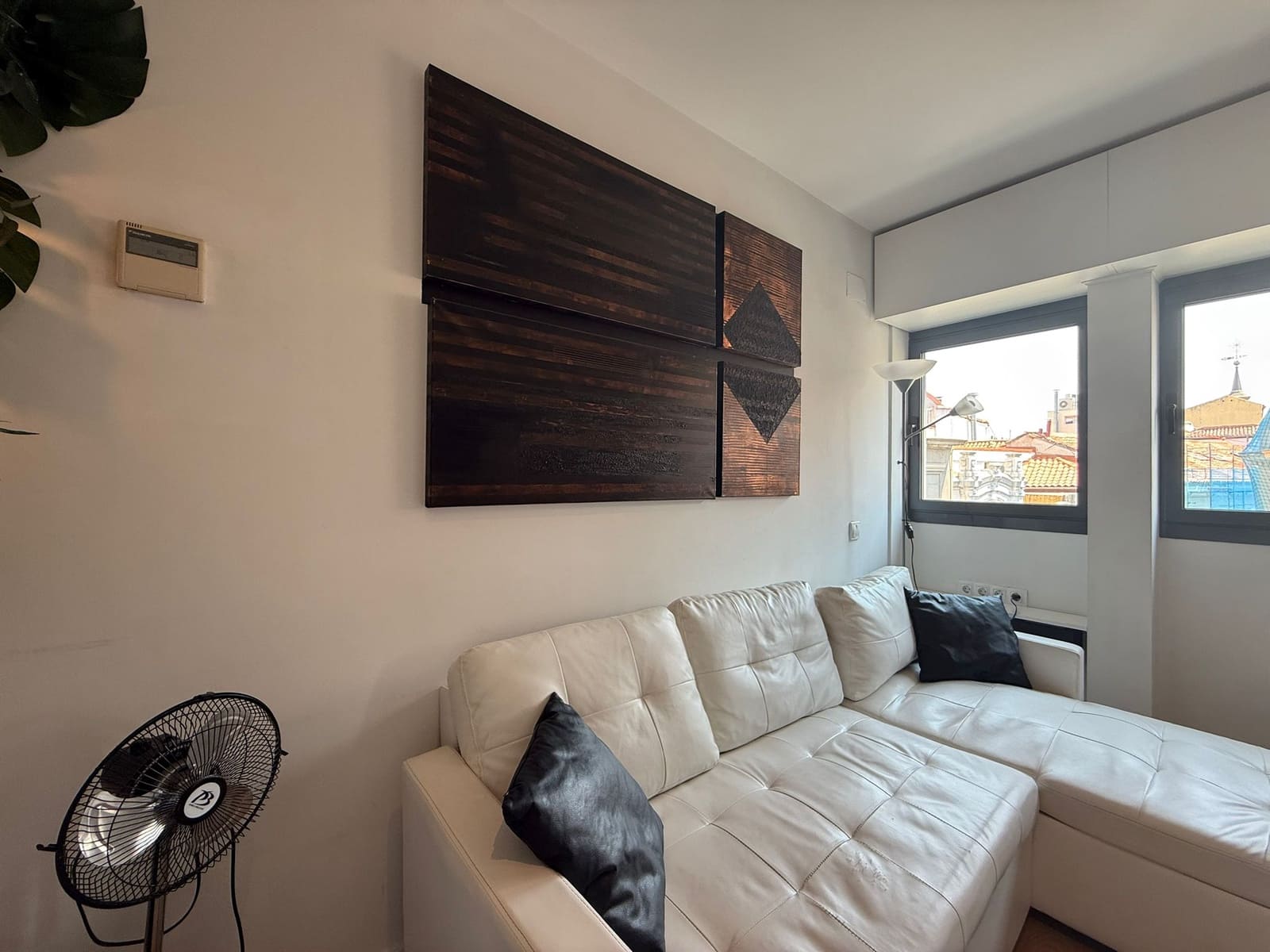 Studio for rent in Madrid city - € 1,300 (Ref: 9947411)