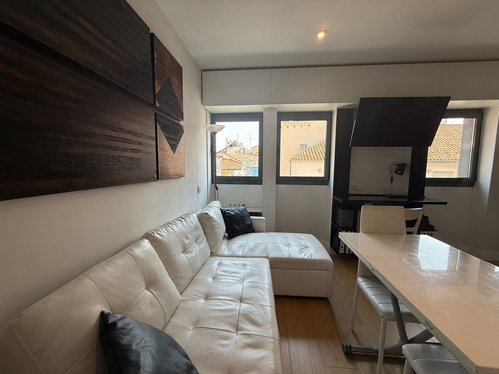 Studio for rent in Madrid city - € 1,300 (Ref: 9947411)