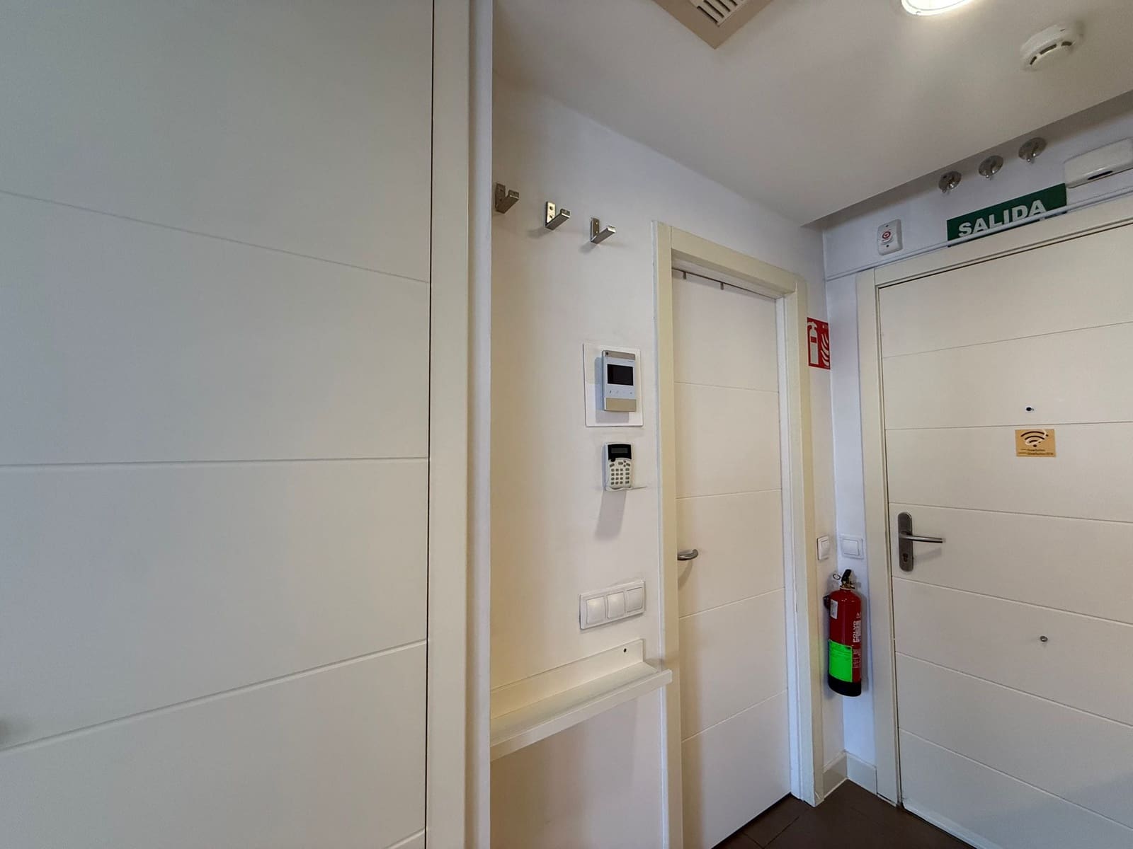 Studio for rent in Madrid city - € 1,300 (Ref: 9947411)