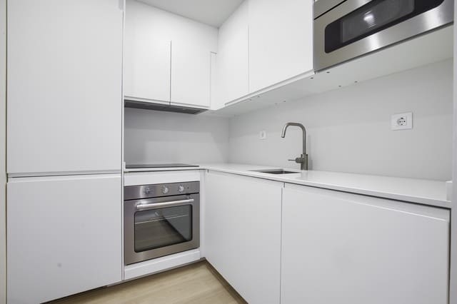 3 sovrum Lägenhet att hyra i Berruguete, Madrid stad - 1 995 € (Ref: 9972962)