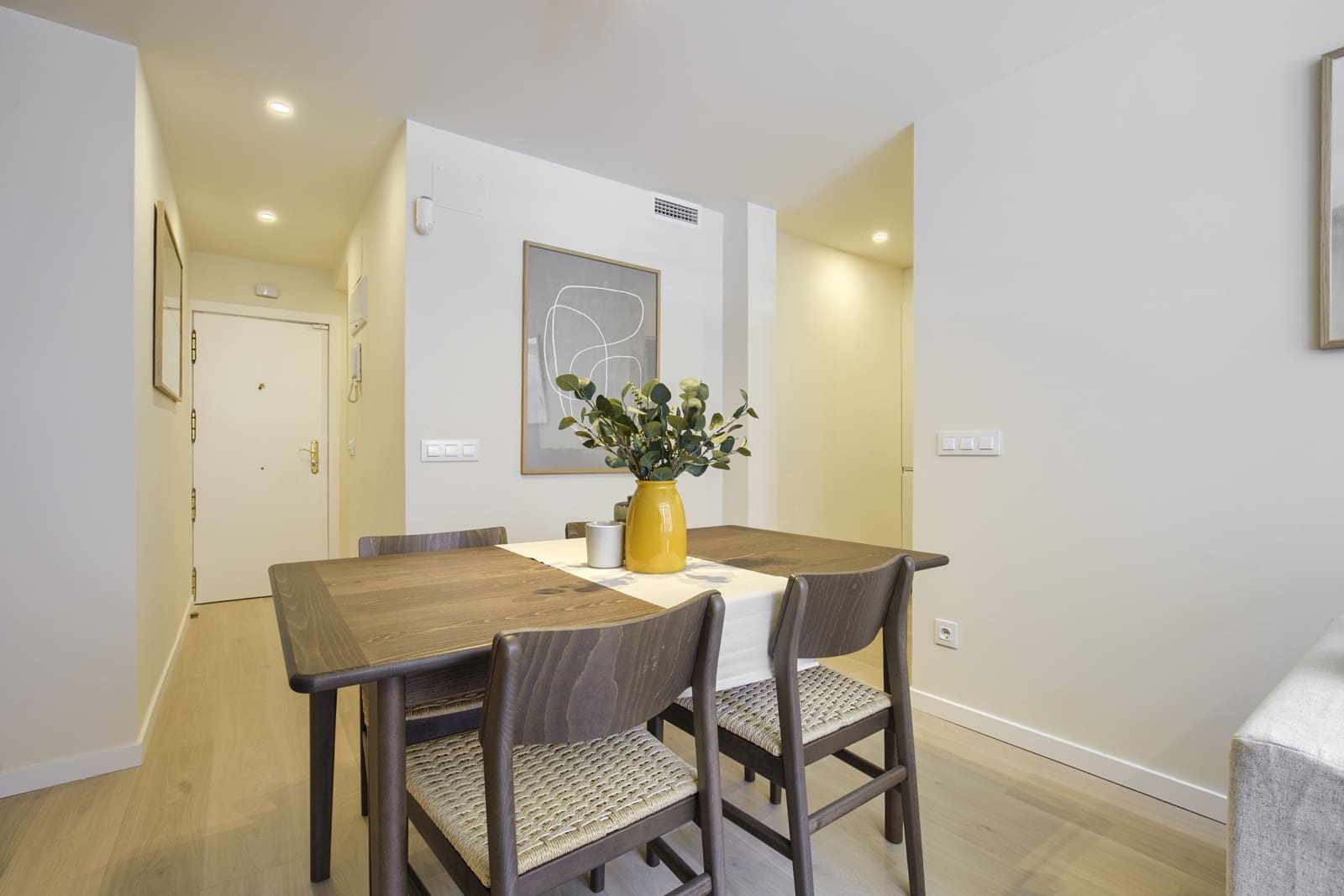 3 bedroom Flat for rent in Madrid city - € 1,995 (Ref: 9972962)