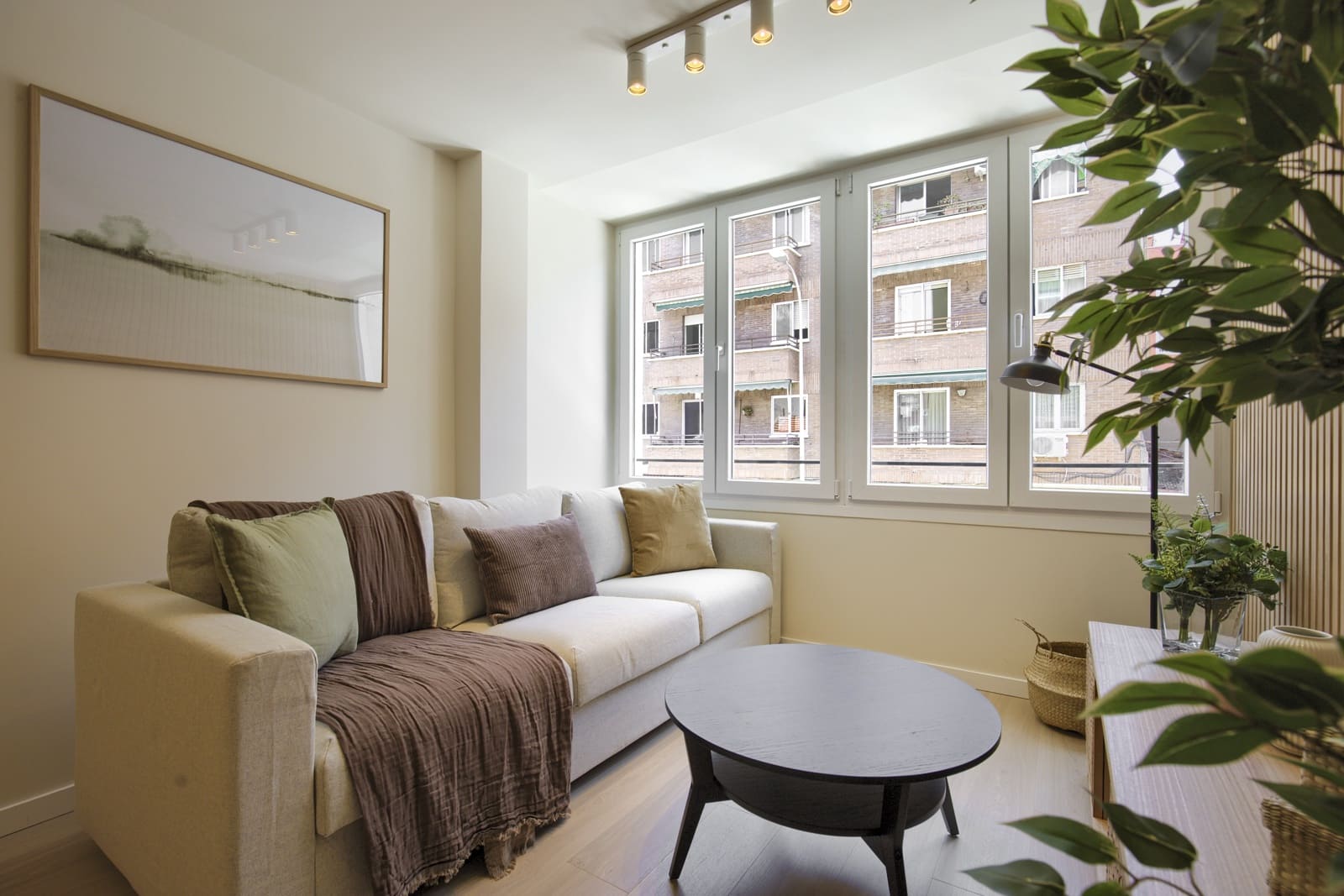 3 bedroom Flat for rent in Madrid city - € 1,995 (Ref: 9972962)