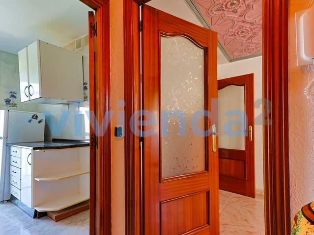 4 slaapkamer Flat te koop in Apostol Santiago, Madrid stad - € 299.000 (Ref: 9974954)