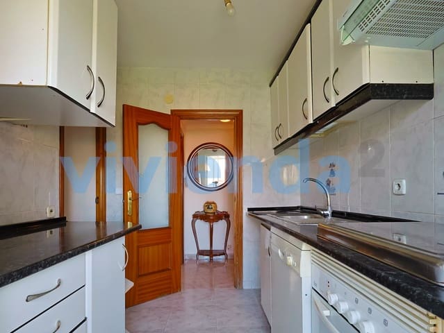 4 slaapkamer Flat te koop in Apostol Santiago, Madrid stad - € 299.000 (Ref: 9974954)