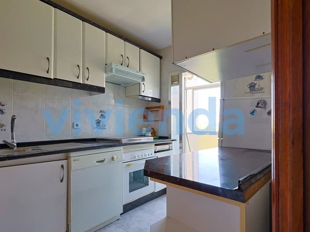 4 slaapkamer Flat te koop in Apostol Santiago, Madrid stad - € 299.000 (Ref: 9974954)