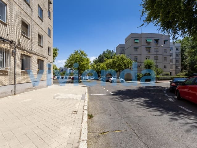 4 slaapkamer Flat te koop in Apostol Santiago, Madrid stad - € 299.000 (Ref: 9974954)