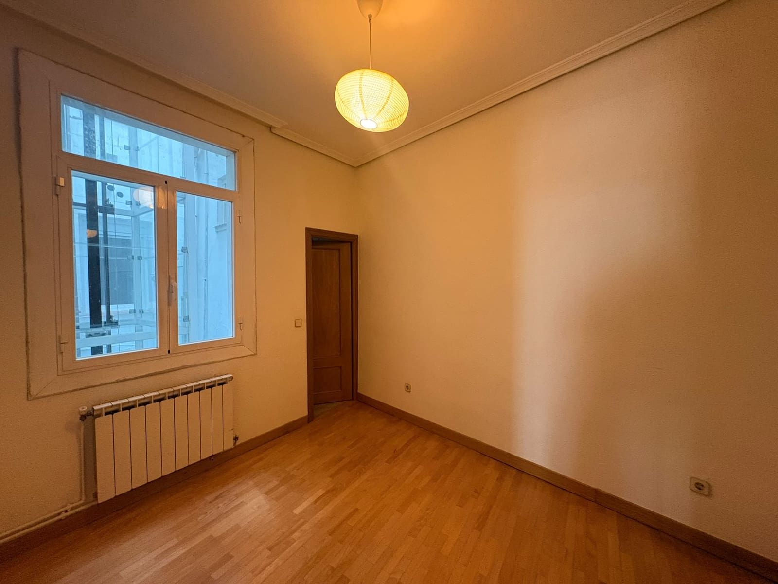 3 slaapkamer Flat te huur in Madrid stad - € 1.950 (Ref: 9984516)
