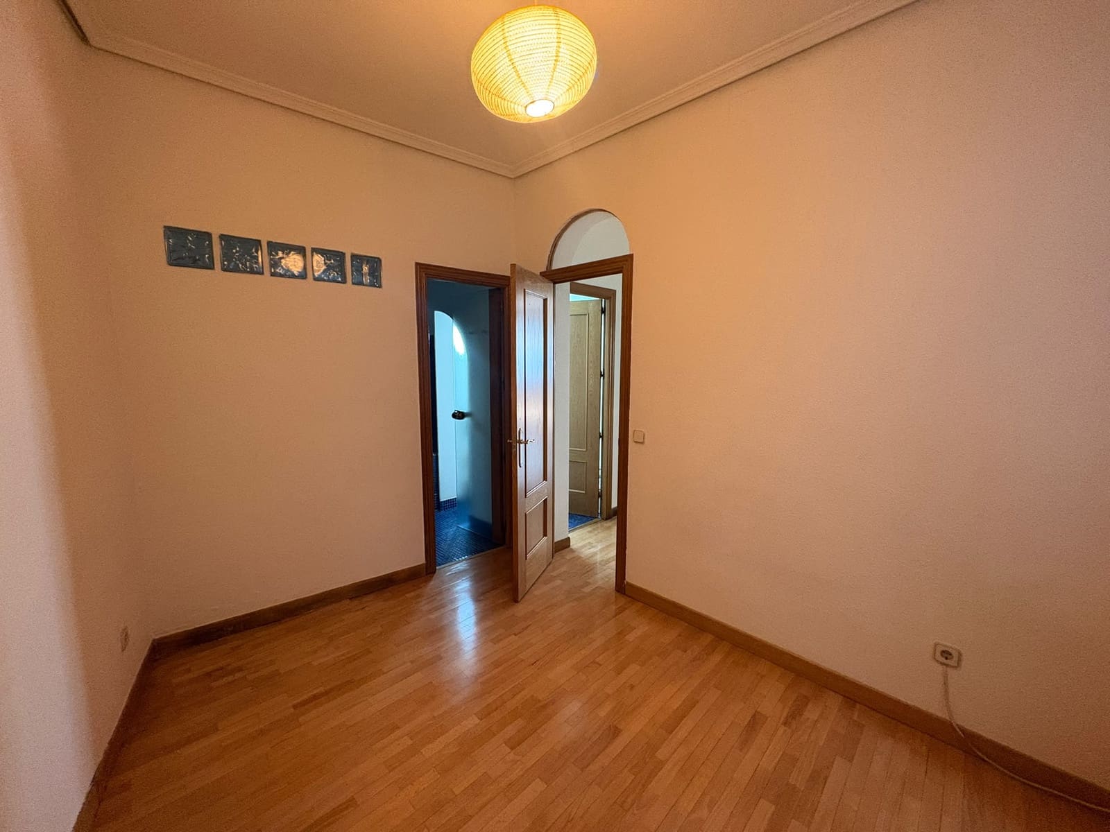 3 slaapkamer Flat te huur in Madrid stad - € 1.950 (Ref: 9984516)