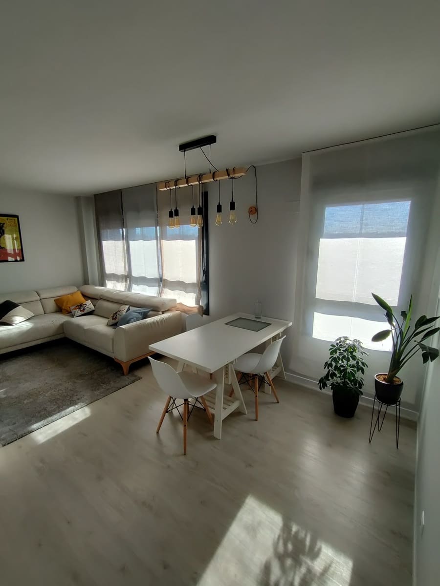 2 bedroom Flat for rent in Madrid city with pool garage - € 1,400 (Ref: 9986510)