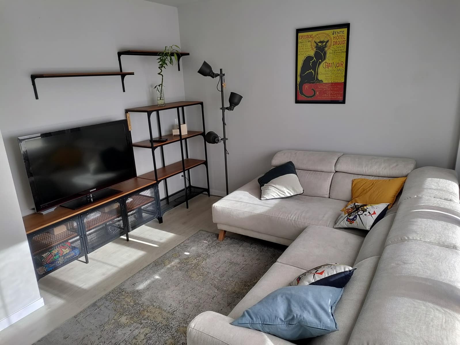 2 bedroom Flat for rent in Madrid city with pool garage - € 1,400 (Ref: 9986510)