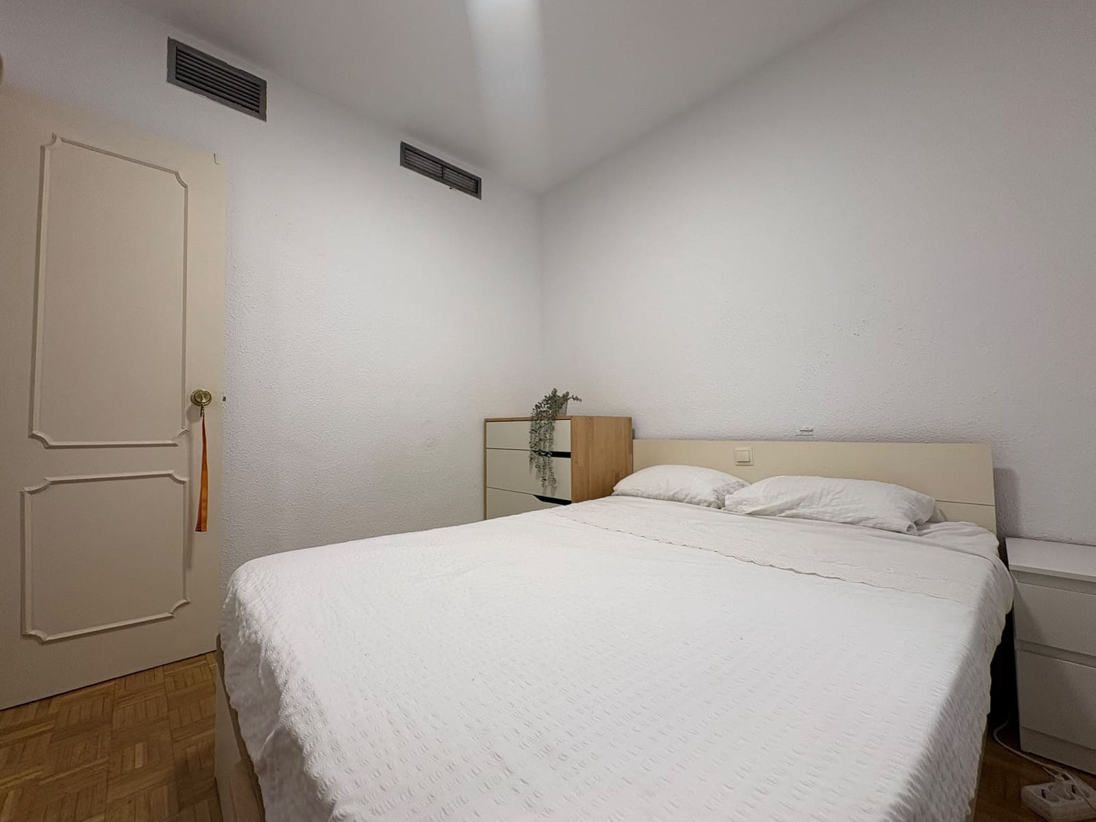 1 quarto Apartamento para arrendar em Madrid cidade com piscina - 1 295 € (Ref: 9986511)