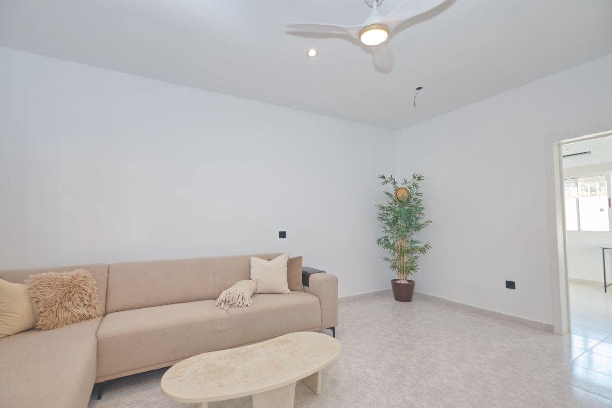 3 soveværelse Lejlighed til salg i Dona Pepa med swimmingpool - € 239.000 (Ref: 10166797)