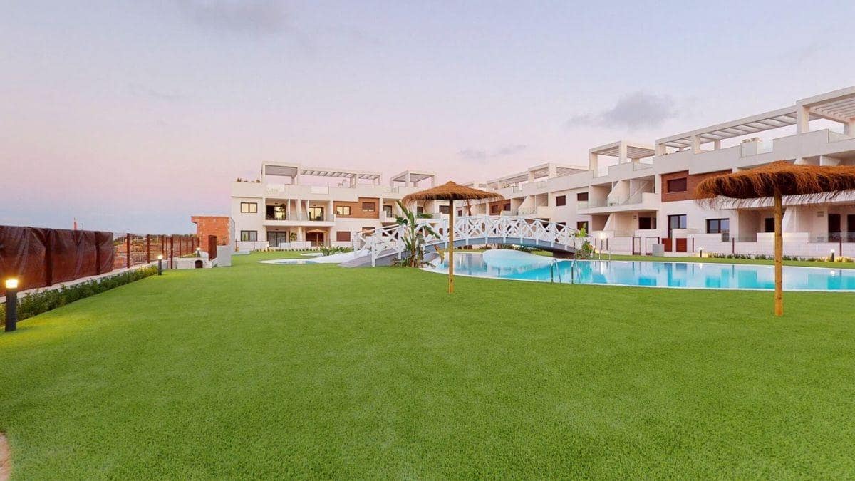 2 makuuhuone Bungalow myytävänä paikassa Los Balcones mukana uima-altaan 
autotalli - 309 900 € (Ref: 6350786)