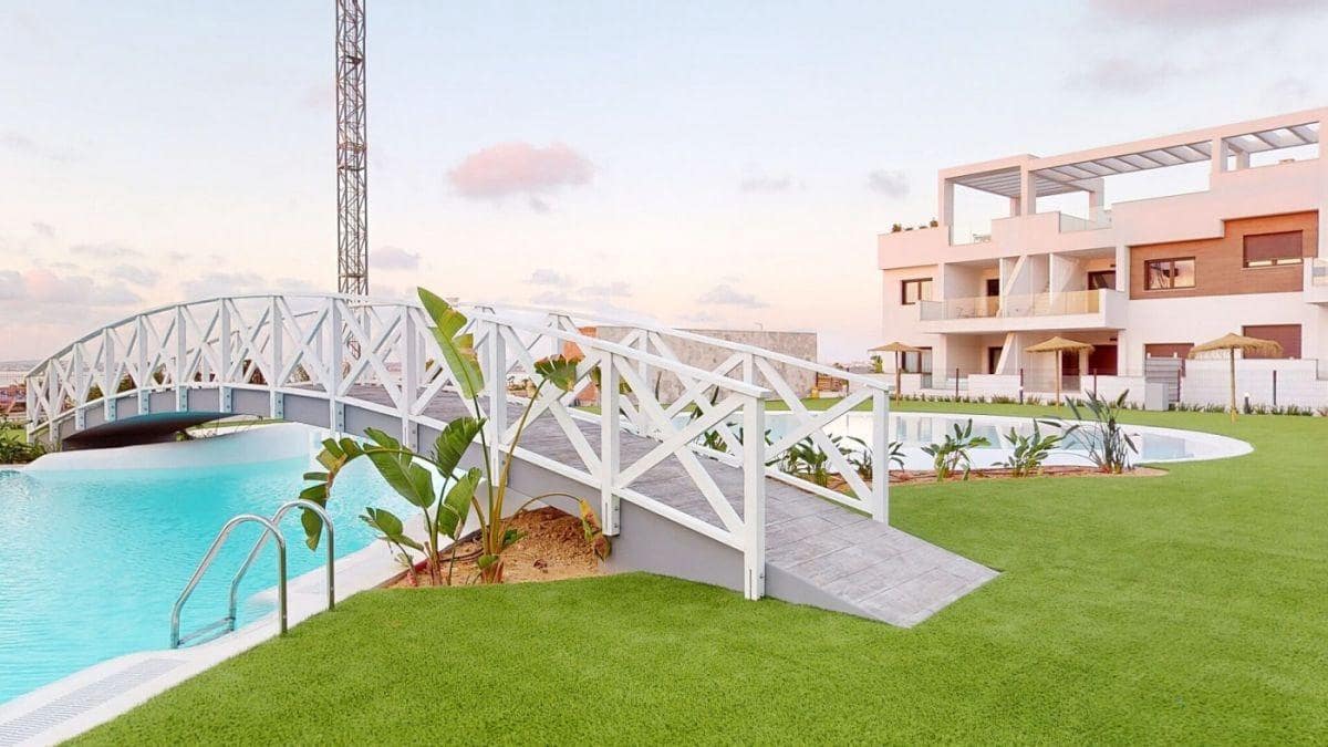 2 makuuhuone Bungalow myytävänä paikassa Los Balcones mukana uima-altaan 
autotalli - 309 900 € (Ref: 6350786)