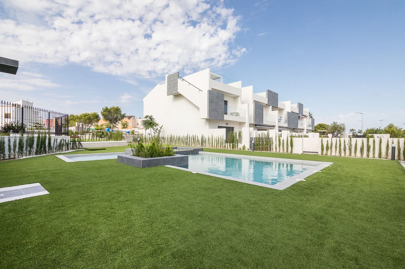 3 makuuhuone Bungalow myytävänä paikassa Los Balcones mukana uima-altaan - 280 000 € (Ref: 6350819)