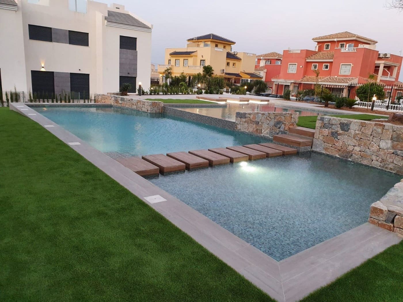 3 makuuhuone Bungalow myytävänä paikassa Los Balcones mukana uima-altaan - 280 000 € (Ref: 6350819)