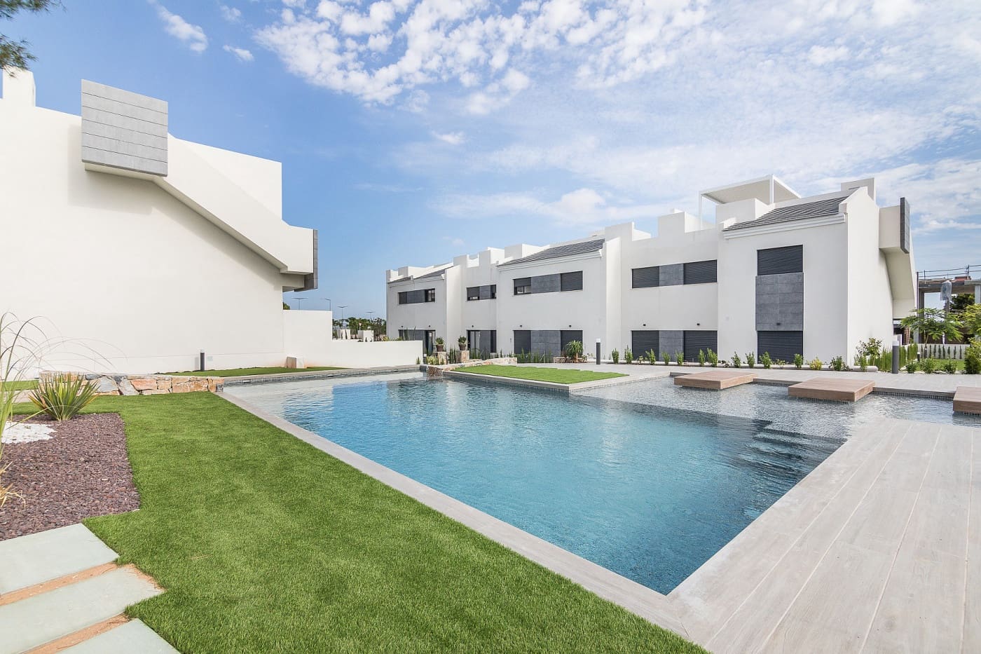 3 makuuhuone Bungalow myytävänä paikassa Los Balcones mukana uima-altaan - 280 000 € (Ref: 6350819)