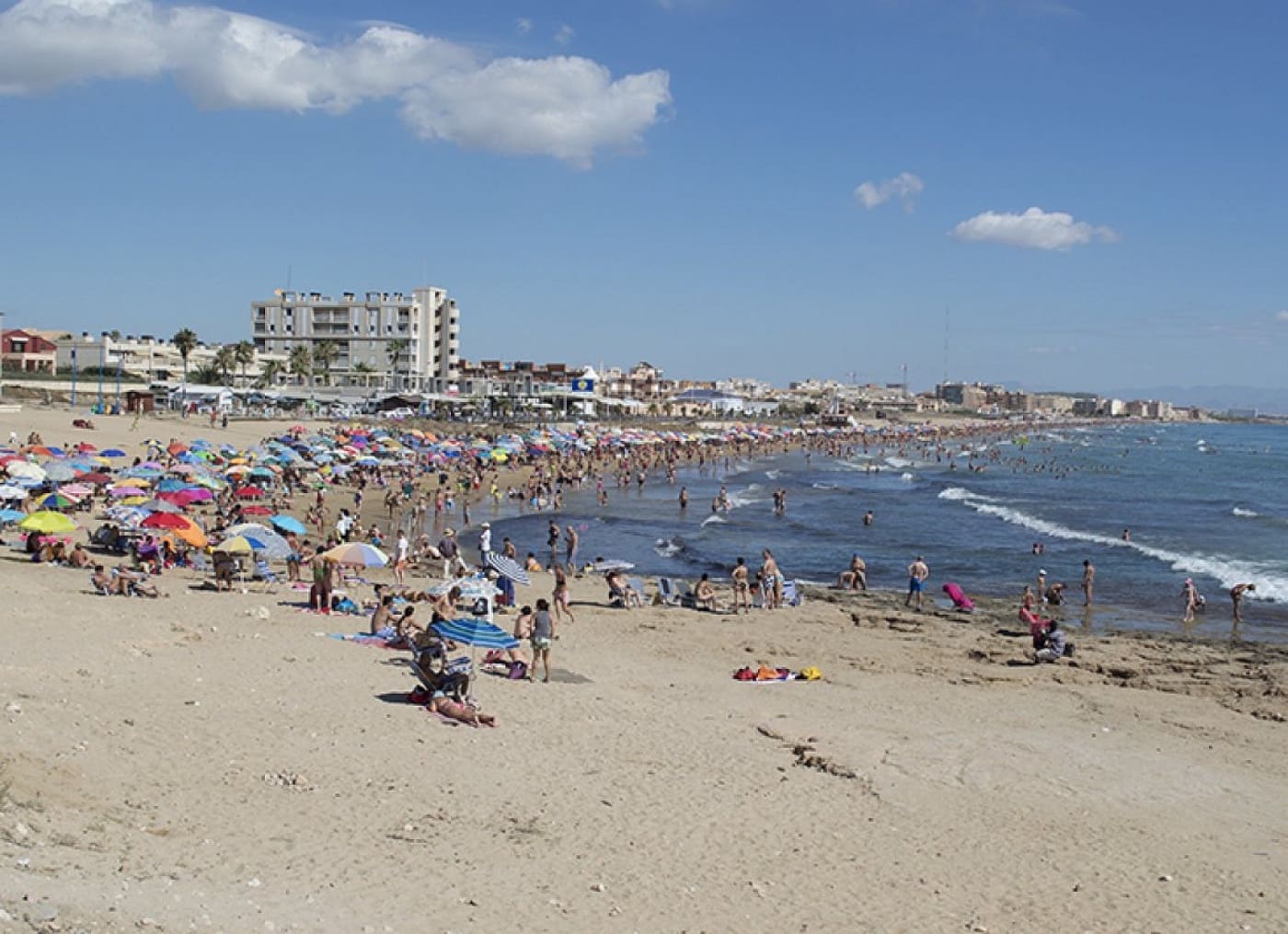 3 makuuhuone Huvila myytävänä paikassa Torrevieja mukana uima-altaan 
autotalli - 600 000 € (Ref: 6350874)