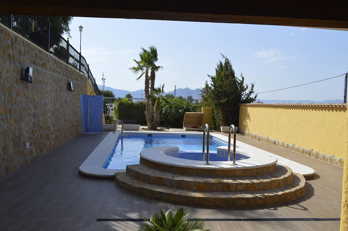 2 soveværelse Finca/Landehus til salg i Bigastro med swimmingpool garage - € 550.000 (Ref: 6350895)