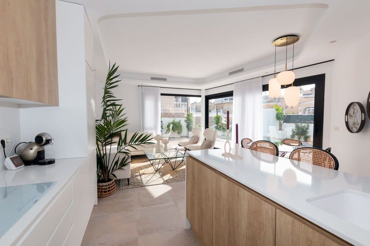 3 bedroom Villa for sale in Los Altos with pool - € 499,000 (Ref: 7184996)