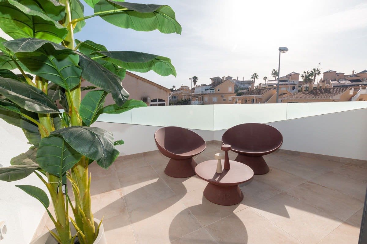 3 bedroom Villa for sale in Los Altos with pool - € 499,000 (Ref: 7184996)