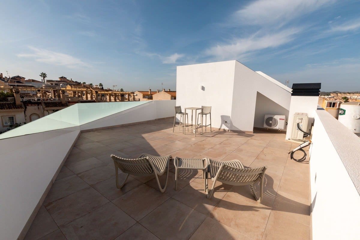 3 bedroom Villa for sale in Los Altos with pool - € 499,000 (Ref: 7184996)