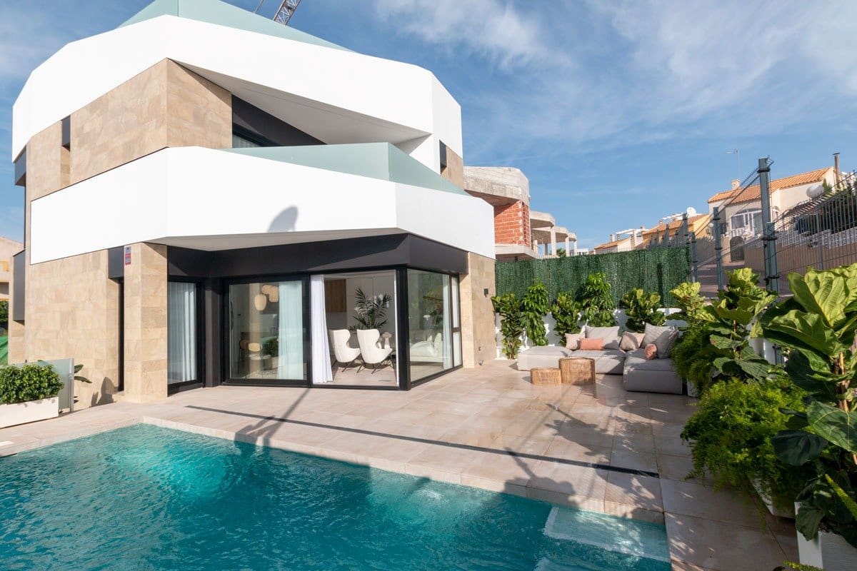 3 bedroom Villa for sale in Los Altos with pool - € 499,000 (Ref: 7184996)