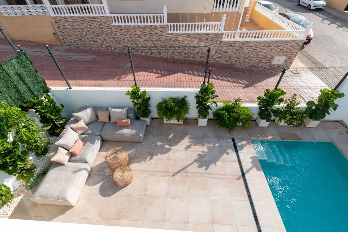 3 bedroom Villa for sale in Los Altos with pool - € 499,000 (Ref: 7184996)