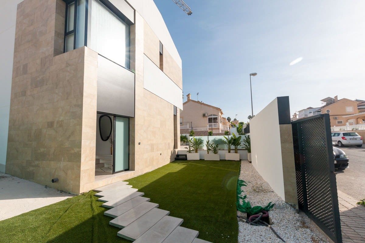 3 bedroom Villa for sale in Los Altos with pool - € 499,000 (Ref: 7184996)