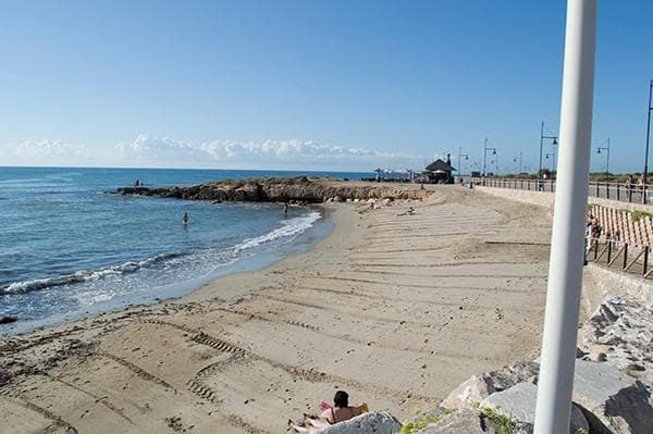 2 bedroom Apartment for sale in Punta Prima with pool - € 364,000 (Ref: 7452120)