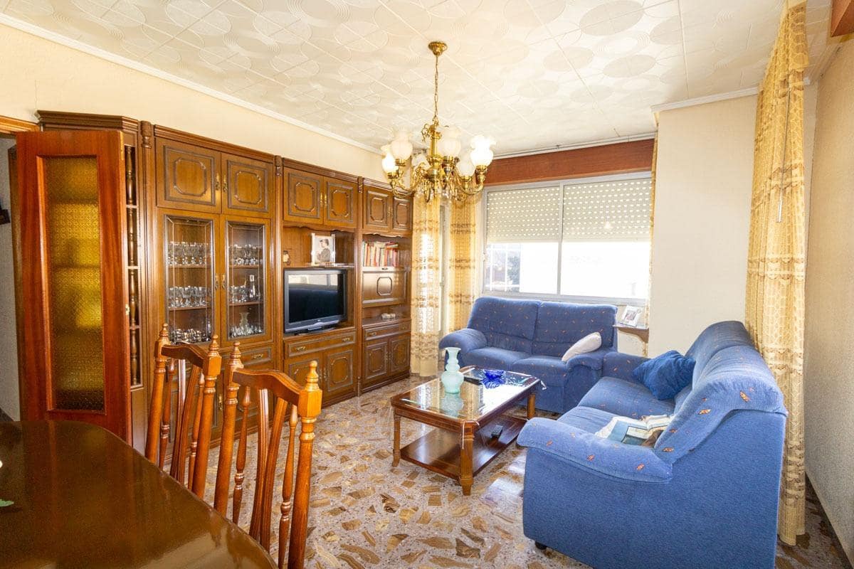 3 soveværelse Villa til salg i Hurchillo med garage - € 129.900 (Ref: 8093816)