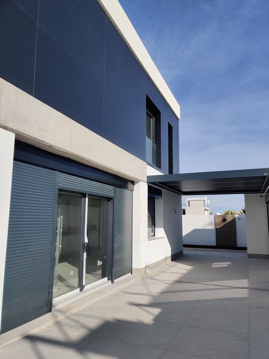 3 soverom Villa til salgs i Cabo Roig med svømmebasseng - € 1 490 000 (Ref: 8093825)