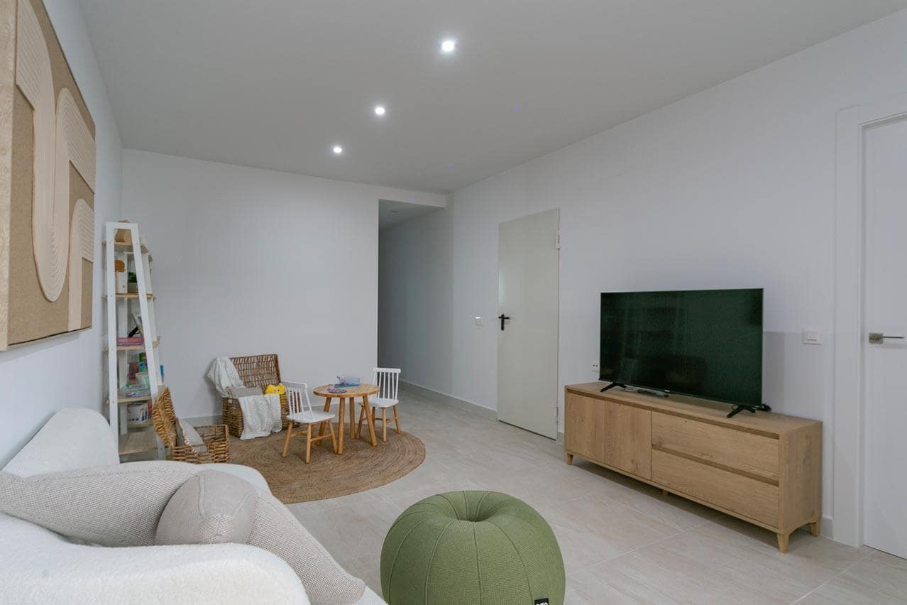 Apartamento de 2 habitaciones en Torrevieja en venta con piscina garaje - 246.000 € (Ref: 8216253)