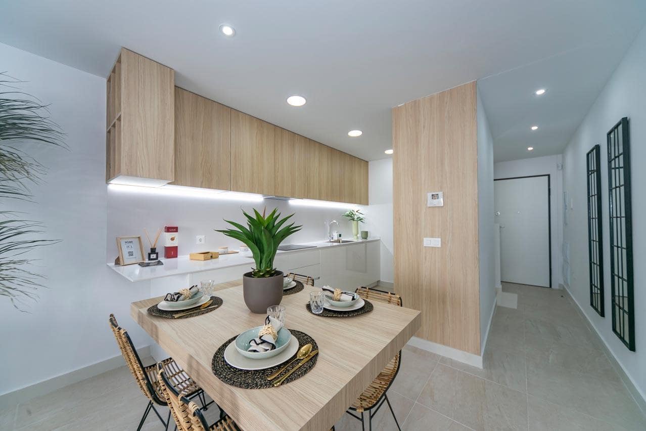 Apartamento de 2 habitaciones en Torrevieja en venta con piscina garaje - 246.000 € (Ref: 8216253)