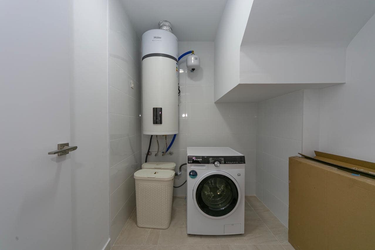 Apartamento de 2 habitaciones en Torrevieja en venta con piscina garaje - 246.000 € (Ref: 8216253)