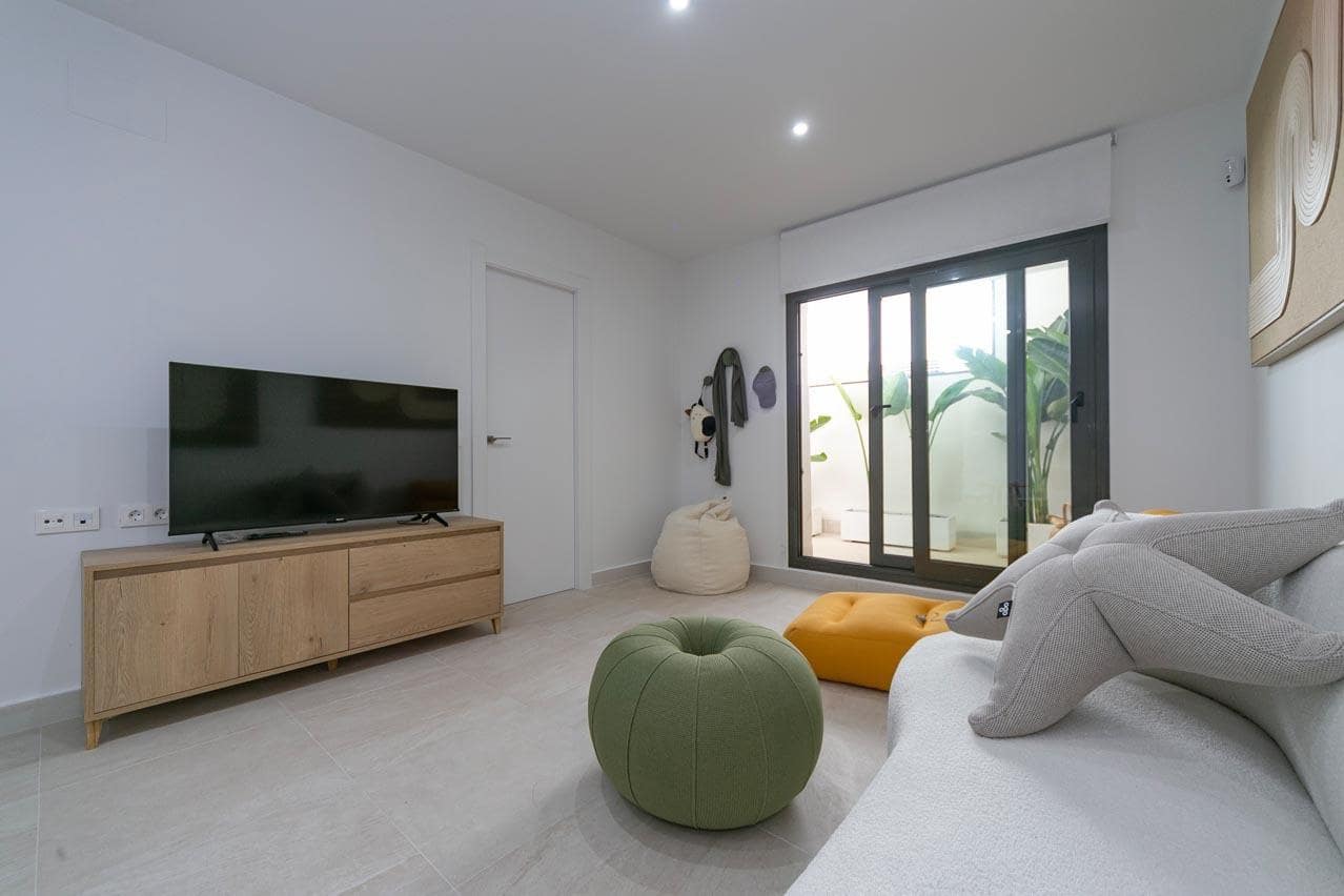 Apartamento de 2 habitaciones en Torrevieja en venta con piscina garaje - 246.000 € (Ref: 8216253)